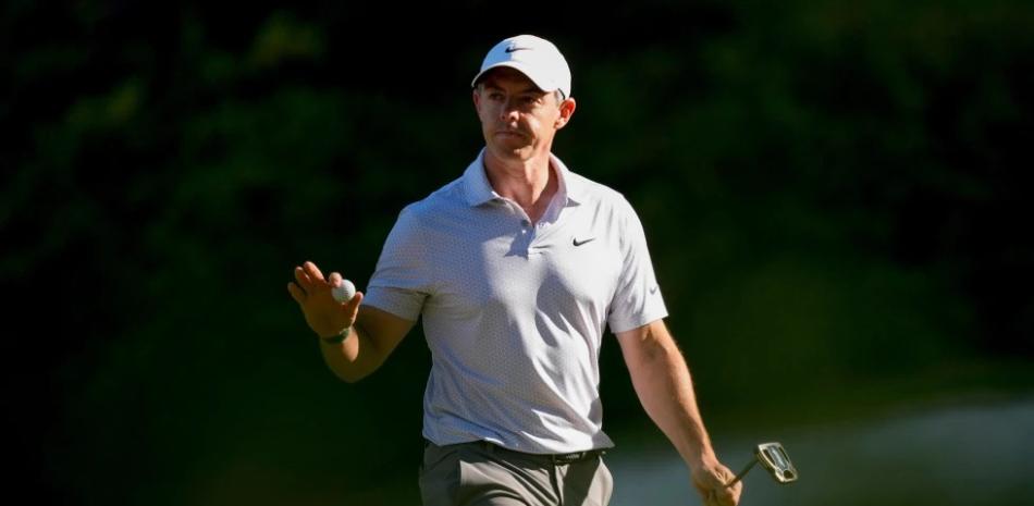 Rory McIlroy se escapa con racha de birdies y fija récord del Masters con ventaja de 6 golpes