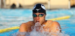Josué Domínguez, el nadador que encontró en la bioquímica otra forma de ayudar