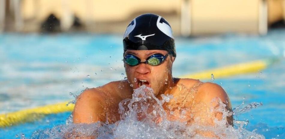 Josué Domínguez, el nadador que encontró en la bioquímica otra forma de ayudar