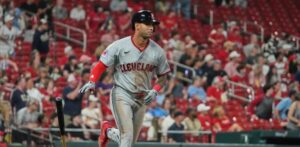 Martínez y Rocchio jonronean en el triunfo de los Guardianes sobre Cardenales