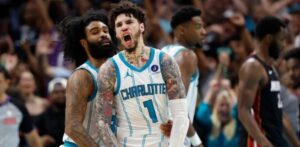 LaMelo Ball encesta el canasto del triunfo para los Hornets, equipo que se impuso al Heat