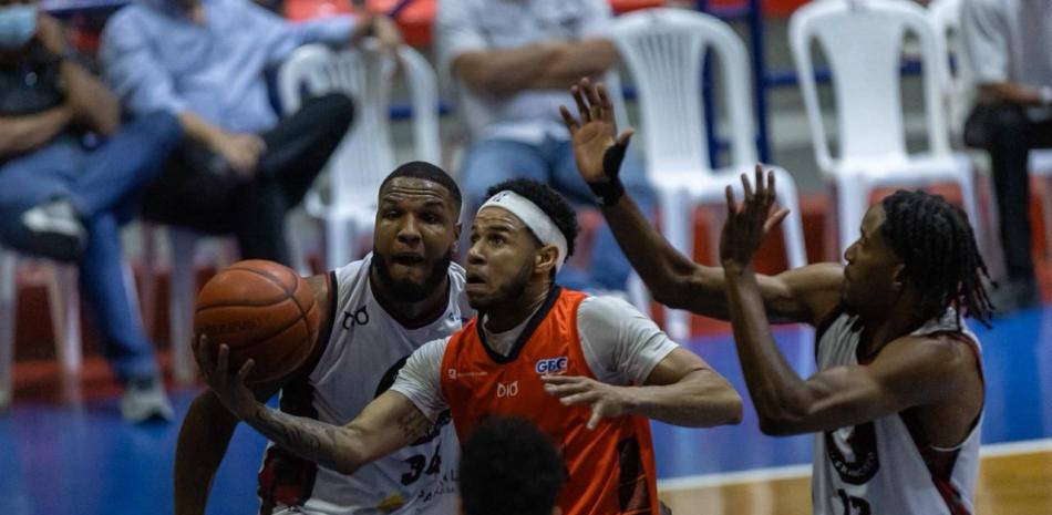 Ferreiras y Brown Jr. lideran paliza de Gigantes a Leones