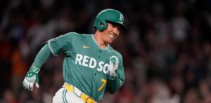 Emergente Yoshida impulsa la carrera en la 10ma y Medias Rojas superan 1-0