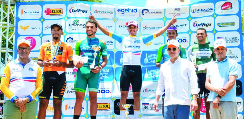 Anderson Aracena se consagra campeón élite del Santiago Grand Prix