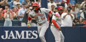Elly De La Cruz conecta 2 jonrones en apabullante triunfo de Rojos sobre Rays