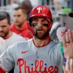 Bryce Harper impusa 4 carreras y los Filis ponen fin a racha de diez reveses