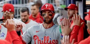 Bryce Harper impusa 4 carreras y los Filis ponen fin a racha de diez reveses