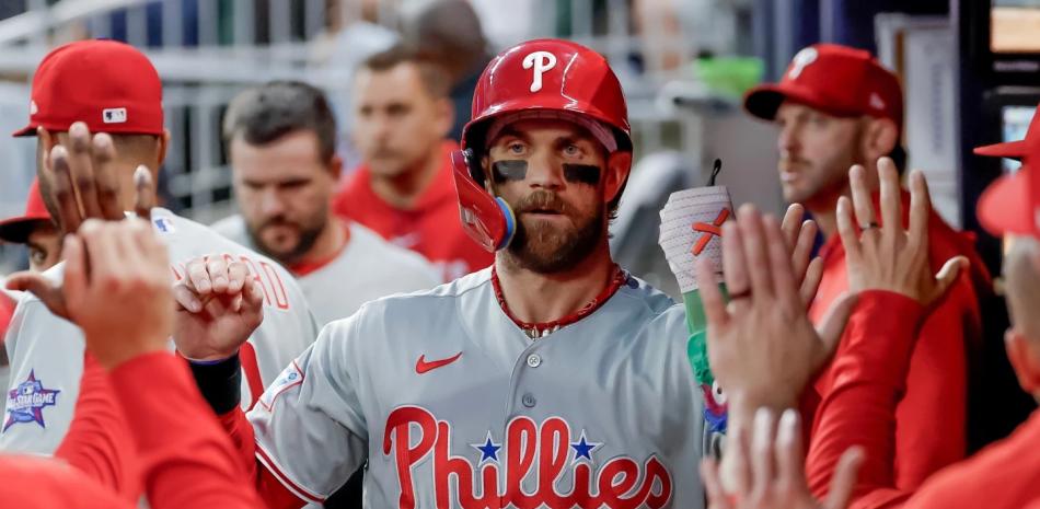 Bryce Harper impusa 4 carreras y los Filis ponen fin a racha de diez reveses