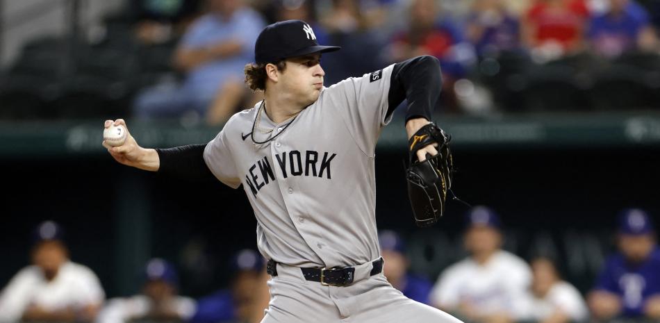 Schlittler supera a deGrom en un duelo épico con 6 entradas en blanco, Yankees ganan 3-2 a Texas