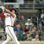 Matt Olson jonronea en el noveno y guía Bravos