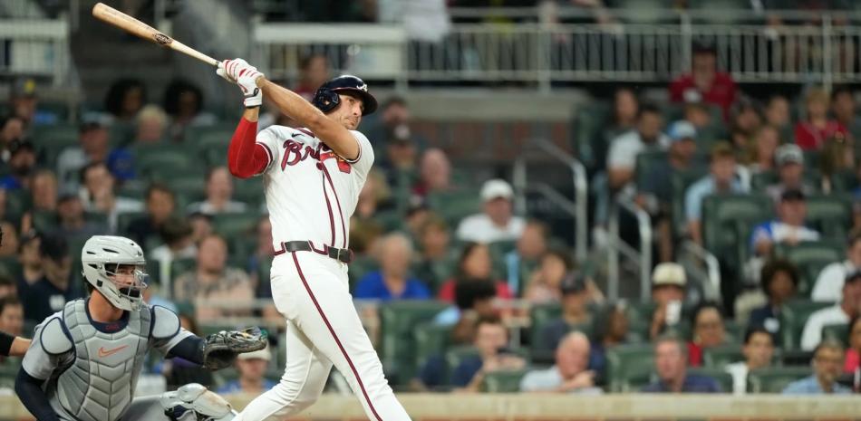 Matt Olson jonronea en el noveno y guía Bravos