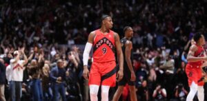 Triple de Barrett da triunfo a Toronto sobre Cleveland; la serie se empata a 3