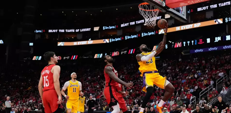 LeBron James guía a los Lakers a eliminar a Houston y avanzar a segunda ronda contra Oklahoma