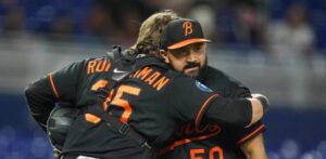 Rutschman, como emergente, decide victoria de los Orioles con sencillo en el noveno