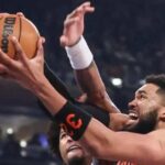 Karl Towns realiza un doble-doble y los Knicks superan