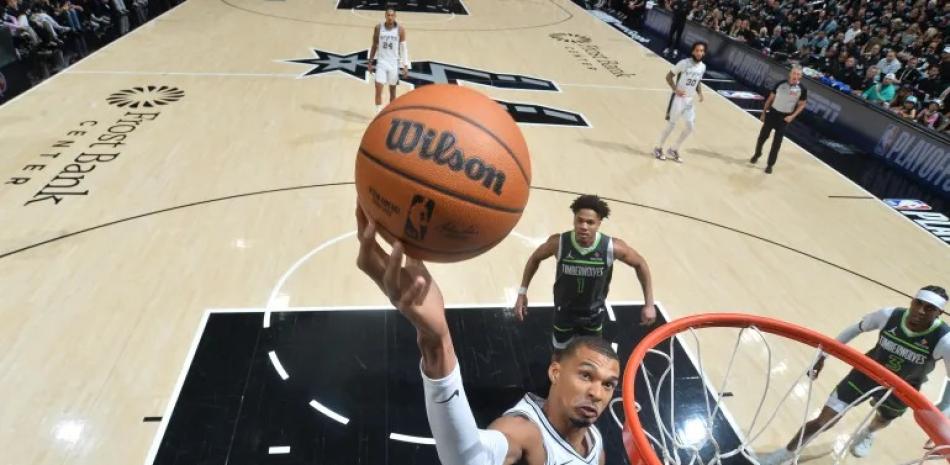 Los Spurs propinan gran paliza