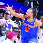 Jalen Brunson anota 33 y los Knicks derrotan a Sixers y colocan la serie 3-0