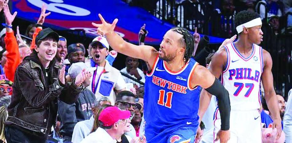 Jalen Brunson anota 33 y los Knicks derrotan a Sixers y colocan la serie 3-0