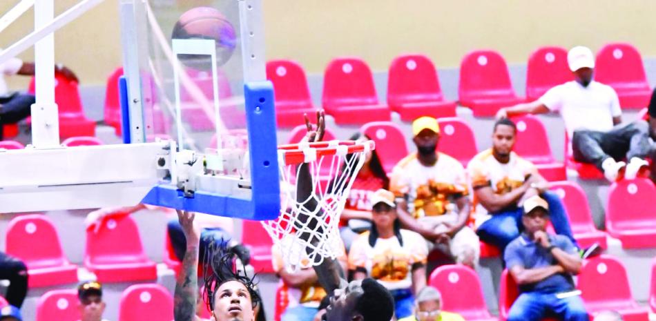 Los Metros se imponen a los Marineros con marcador de 99-92 y mejoran foja