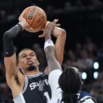 Wembanyama retorna en grande y los Spurs superan