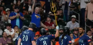 Con un grand slam de Canzone, Marineros vencen a Astros por novena vez seguida