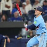 Varsho da un grand slam en el décimo y los Azulejos superan a Tampa Bay