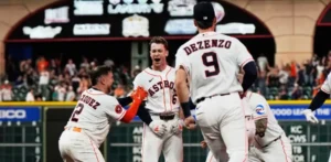 Cole decide en la décima, Astros detienen seguidilla de derrotas ante Marineros