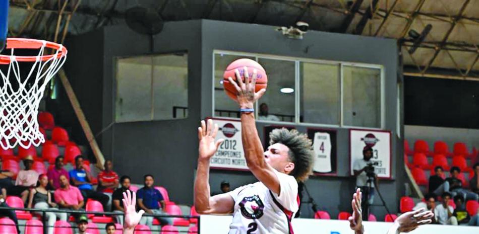 Charles Brown Jr. anota 30 en la victoria de los Gigantes sobre Héroes