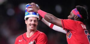 Sencillo Mike Yastrzemski en el décimo da victoria a los Bravos sobre Boston