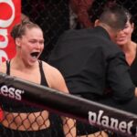 Ronda Rousey somete a Gina Carano con una llave de brazo en 17 segundos