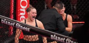 Ronda Rousey somete a Gina Carano con una llave de brazo en 17 segundos