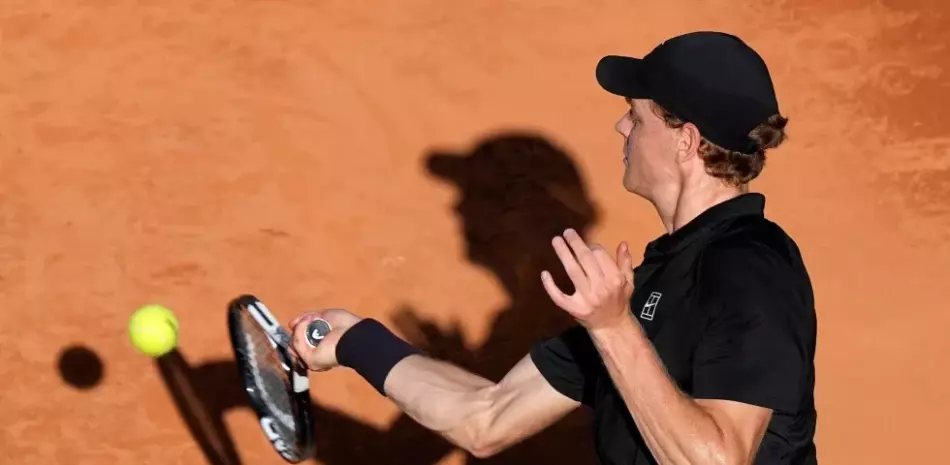 Sinner arrasa en ruta al Roland Garros y va por el Grand Slam de carrera