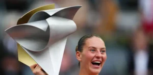 Svitolina y Kostyuk alzan trofeos en las canchas de tenis por la Ucrania devastada