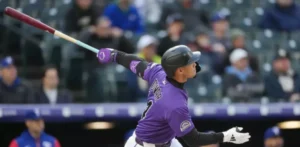 Gore sale lesionado, Rockies superan a Rangers y Juan Mejía salva tercer partido