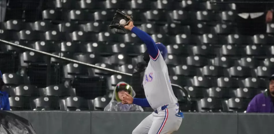 Rocker, Nimmo y Durán conducen a los Rangers a superar