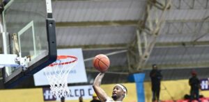 Blue y Vargas conducen a los Héroes a derrotar a los Reales en la LNB