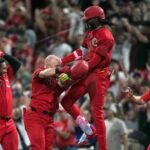 Elly de la Cruz dispara jonrón de tres carreras y los Rojos vencen Cardenales