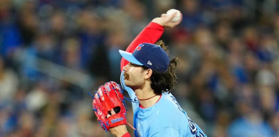 Cease y Guerrero Jr. abandonan partido contra los Piratas por lesiones