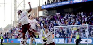 El Arsenal celebra el título de la Liga Premier con un triunfo sobre Crystal Palace