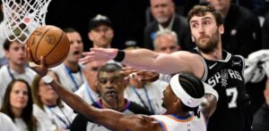 Los Thunder vencen a los Spurs y se colocan a una victoria para regresar a la Final de la NBA