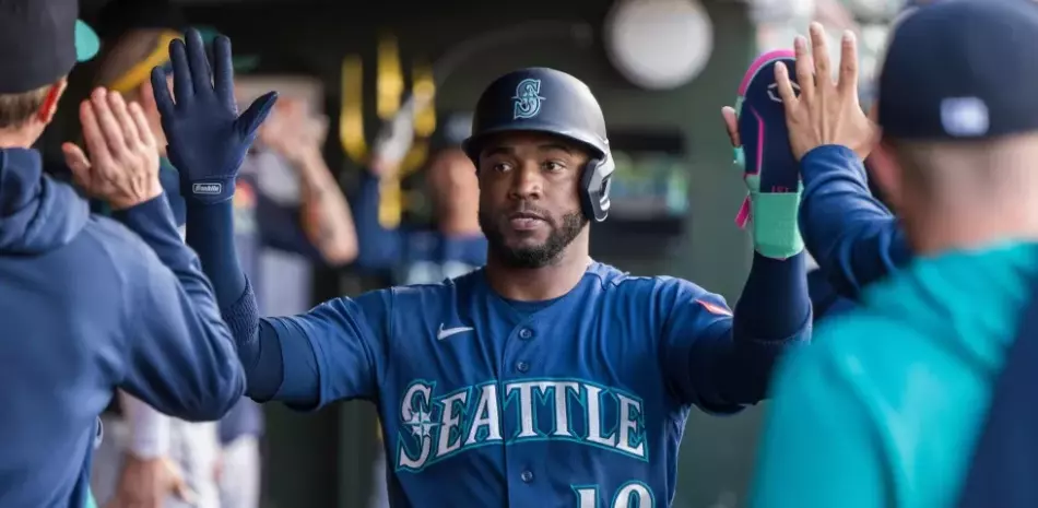 Emerson Hancock guía a Marineros a triunfo antes Atléticos, Víctor Robles batea tres hits