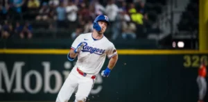 Luego de recibir partido sin hit, Rangers anotan ocho en la primera y vencen