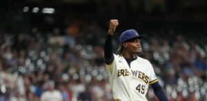 Abner Uribe se disculpa y culpa a Oliver Marmol por su celebración ante los Cardenales de San Luis