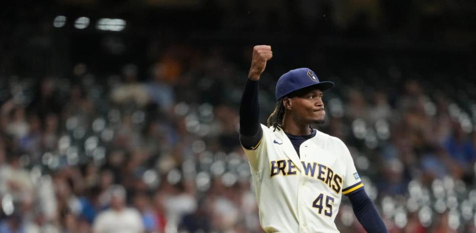 Abner Uribe se disculpa y culpa a Oliver Marmol por su celebración ante los Cardenales de San Luis