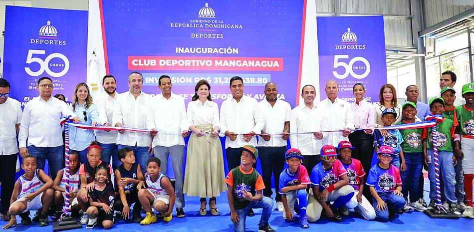 Miderec entrega multiuoso en el sector de Manganagua