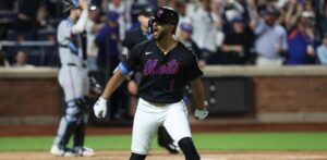 Meléndez sale del banquillo y lleva a los Mets a vencer Marlins en 10 entrada