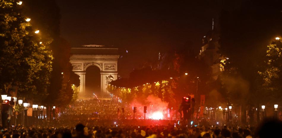 Más de 400 detenidos y siete policías heridos durante las celebraciones del PSG en Francia