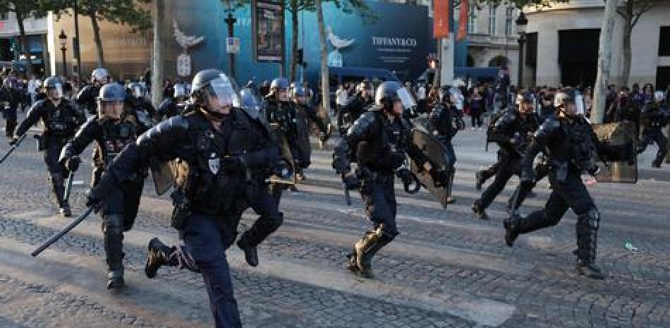 780 detenidos y unos 60 agentes heridos en disturbios en Paris tras el campeonato de PSG