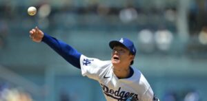 Yamamoto domina 8 innings, Dodgers anotan 9 en la primera y derrotan