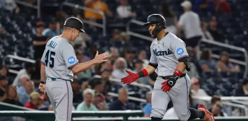 Hernández y López dan vuelacercas, Marlins ganan y dejan a Nacionales sin hit hasta la sexta